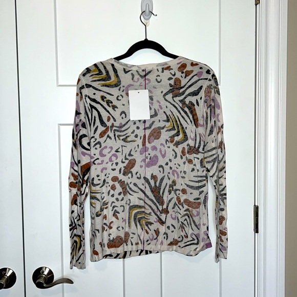 NWT Carre Noir Stone Animal Print On The Move Long Sleeve Pullover - Picture 4 of 8